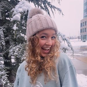 Meet your Posher, Ava